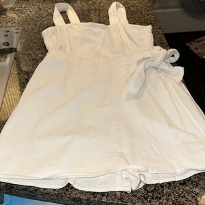 Jessica Simpson size M White Sleeveless skort with side Bow
